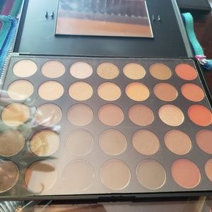 💄Kara Beauty eyeshadow palette💄